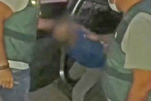 Traslado del detenido a los calabozos, en septiembre de 2021.