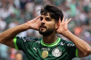 Flaco López, del Palmeiras, estaría en la agenda del Almería.