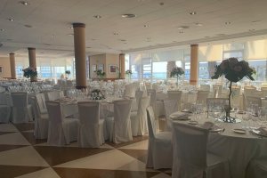 Comedor principal del Restaurante Club de Mar