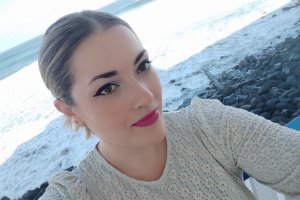 La escritora almeriense Angy Skay, autora de la trilogía ‘Diamante rojo’.