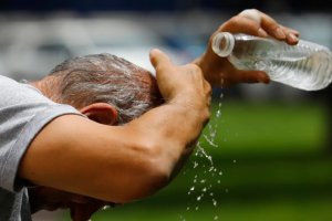 Refresarse y mantenerse húmedo, algunas de las medidas preventivas