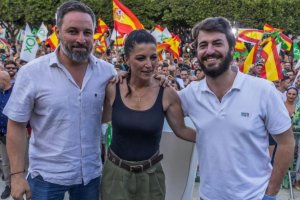 Santiago Abascal, a la izquierda, en el acto de El Ejido hace algo más de un año.