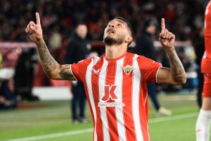 El colombiano Luis Suárez firma en el Almería hasta 2029.