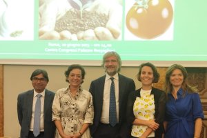 Representantes de los cuatro países aliados en favor de las cláusulas espejo