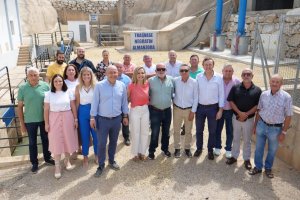 Maribel Sánchez y Hernando se han reunido con los regantes en Huércal-Overa.
