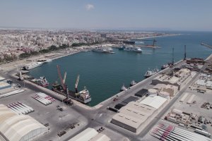 Vista aérea de las instalaciones portuarias de Almería