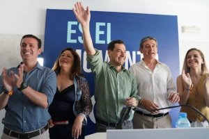 Moreno, en el centro, este domingo en Adra junto a Javier García, Carmen Crespo, Manuel Cortés y Maribel García.