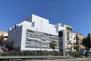 La Casa del Mar no abre por las tardes a pesar de la gran inversión para su remodelación.