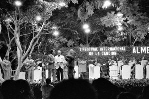 Manolo Escobar y sus hermanos el 1 de agosto de 1970 en los jardines de la Salle.