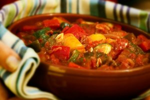 Bacalao con pisto para disfrutar del menú saludable de este jueves.