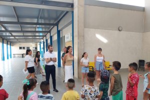 La delegada del Gobierno andaluz en la escuela de verano de Alhama.
