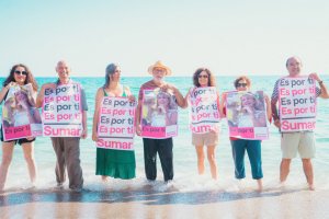 Candidatos de Sumar en la playa de El Zapillo.