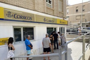 Oficina de Correos en la zona de Ciudad Jardín-El Zapillo, ayer por la mañana.