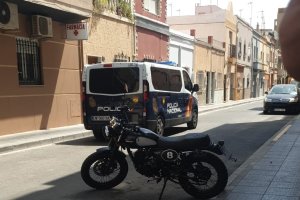 La Policía ha intervenido recientemente en Regiones por marihuana, según los vecinos.