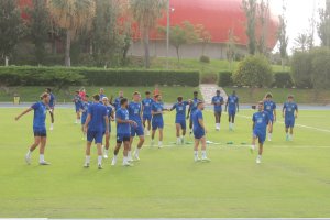 Inicio del entrenamiento de este domingo en el Anexo del Mediterráneo.