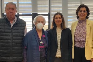 La nueva catedrática de la Universidad de Almería, Susana Ridao, tercera desde la izquierda.