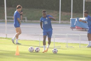 Appiah entrenando con normalidad en el entrenamiento de este lunes.