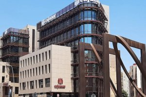 Edificio de servicios centrales de Cajamar en la Plaza Juan del Águila