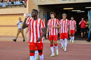 El equipo saliendo a Santo Domingo en el primer amistoso de la pretemporada.