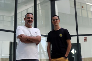 Antonio Manzaneda, coordinador del proyecto Soil O-live (izquierda) y el investigador y técnico del proyecto, Víctor Valenzuela.