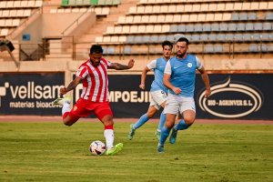 Luis Suárez inició fuerte los amistosos de pretemporada con dos goles al Poli El Ejido en Santo Domingo.
