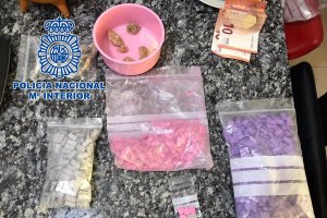 Algunas de las drogas encontradas.