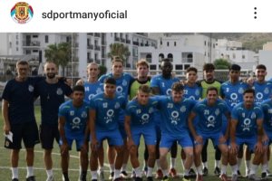 Adunay es el segundo por arriba de derecha a izquierda.