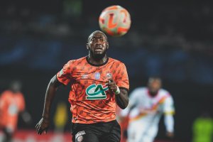 Ibrahima Koné espera noticias de su futuro. Tiene contrato con el Lorient.