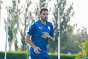 Iván Martos se desvinculó del Almería y quedó libre para negociar por el Huesca.