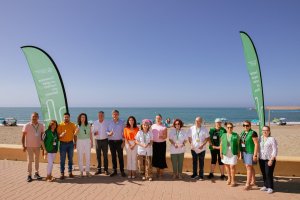 La campaña ha comenzado en la playa de Adra.