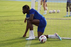 El Bilal Touré empezó la pretemporada pero ahora viajará a Italia.