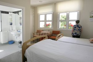 Las muertes y los contagios por covid en las residencias han bajado considerablemente.