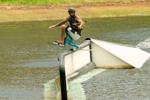 Archivo de las instalaciones de Lunar Cable Park.