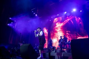 Maka, durante su concierto.