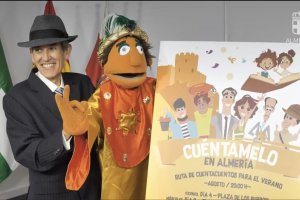 El actor Antonio Fernández, durante la presentación de la ruta de cuentos Cuéntame en Almería.