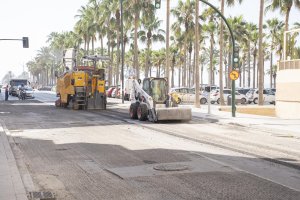 Labores de fresado en la Avenida Cabo de Gata