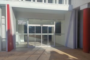 La entrada principal de la nueva clínica Ripoll y de Prado Sport Clinic en el Mediterráneo.