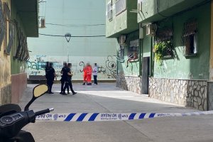 Policía Nacional y sanitarios en la zona donde ocurrieron los hechos.