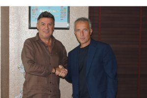 Borbalán con Mihailov, presidente del fútbol búlgaro. 