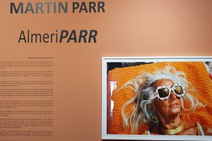 El CAF acoge la antológica ‘Martin Parr: AlmeriPARR’ hasta el 15 de octubre.
