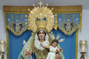 La Virgen de los Ángeles con su corona.
