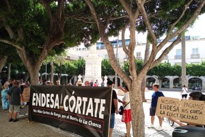 Movilización a las puertas del Ayuntamiento de Almería