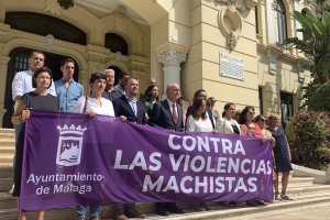 Minuto de silencio de condena en Málaga, este miércoles.
