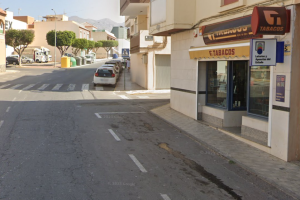 Fachada del despacho receptor donde se ha validado el boleto acertante de Primera Categoría en el sorteo de la Bonoloto.