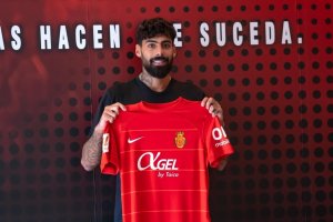 El portugués de 22 años ha cerrado su contrato con el conjunto bermellón.