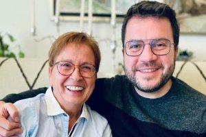 Pere Aragonés, con su madre, María García Ridao, en una foto reciente publicada en su Instagram.