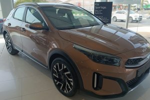 Crossover Kia xCeed PHEV en el concesionario.