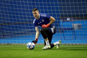 Livakovic tiene contratro con el Dínamo de Zagreb hasta 2024.