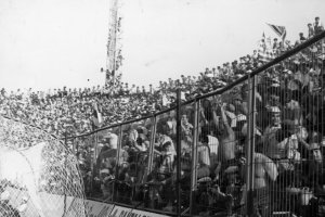 No le salían las cuentas al presidente del Almería con el campo lleno.