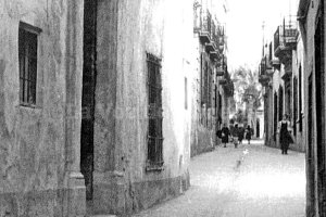 La antigua calle del Cid, entre la Plaza de la Catedral y la calle Real, lleva el nombre de Eduardo Pérez desde 1917.